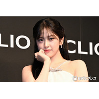 IVEユジン、純白キャミソールで素肌輝く「ナチュラル美人」「透明感すごい」と絶賛の声