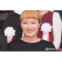 丸山桂里奈、夫・本並健治が3歳娘を抱っこする親子ショット公開「優しい眼差しにほっこり」「仲良しで素敵」