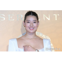 すみれ、大人なニューヘア披露「印象変わる」「色気ある」の声