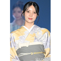 小林由依、上品なイエロー×グレー浴衣姿 リボンの帯がアクセント【TGC新潟2026】