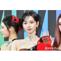 aespaカリナ、胸元ざっくりドレス着こなす頬杖ショットに絶賛の声「女神の憂鬱」「絵画のような美しさ」と反響