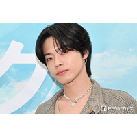 コムドットやまと、幼少期のモノクロショット公開「変わらない」「小さい頃からオーラすごい」の声