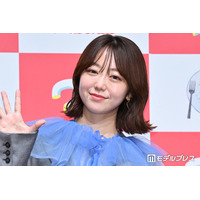 峯岸みなみ、飲食店での2歳娘との2ショット公開「大きくなってる」「真似っこしてて可愛い」と反響