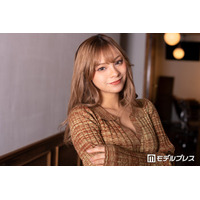 ギャルママモデルまぁみ、ぴったりキャミ姿でオレンジ髪へのイメチェン報告「セクシー」「色気がだだ漏れ」と反響