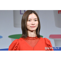 朝日奈央、前髪ありの新ヘアに反響「小顔際立つ」「めちゃくちゃ似合ってる」