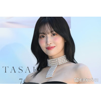 TWICEモモ、へそ出しデニムパーカーから引き締まった美ウエスト披露「腹筋が綺麗すぎる」「クールビューティー」