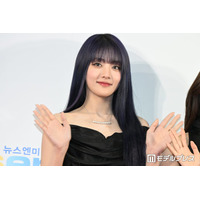 i-dleミンニ、美脚＆ウエスト際立つユニフォーム姿披露「脚のラインが完璧」「ウエスト細くて憧れる」の声