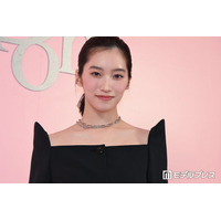 「虎に翼」片岡凜、ミニキャミワンピで美脚スラリ「お父さん譲りのスタイル」「頭身バランスが神」と反響