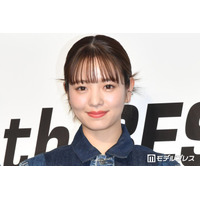 横田真悠、膝丈透けスカートから美脚スラリ「完璧な頭身バランス」「どんなテイストの衣装も着こなしててさすが」と反響
