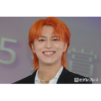 超特急タカシ「ずっと可愛いものとディズニーが大好き」ぬいぐるみぎゅっと抱きしめた幼少期ショット公開「お目々がくりくり」「天使すぎる」と反響