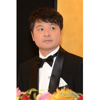 月亭方正、妻とお揃いコーデでディズニー満喫 顔出し夫婦ショットに「奥さんお綺麗」「仲良し感がすごい」と反響