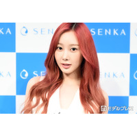 aespaジゼル、白キャミ姿で美ウエスト輝く「まさに理想のスタイル」「背中まで綺麗すぎる」と反響