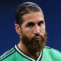 セルヒオ・ラモス、半裸に鎖で筋トレする 画像