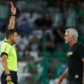 ローマのモウリーニョ監督、一発退場！親善試合でレッドカードを食らう 画像