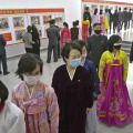 平壌で金正日氏回顧の写真展 画像