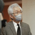 報道陣の取材に応じる西田昌司参院議員＝12日午後、京都市中京区