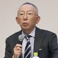 4月、記者会見するファーストリテイリングの柳井正会長兼社長＝東京都港区