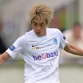 ヘンク伊東純也、開幕戦で早速アシスト！「股抜きクロス」がこれ 画像