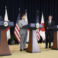 「日米経済政策協議委員会」（経済版2プラス2）の初会合後、共同記者会見する（左から）萩生田経産相、林外相、ブリンケン米国務長官、レモンド米商務長官＝29日、ワシントン（共同）