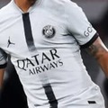漢字で「友達」！内田篤人にユニフォームを差し入れた現役PSG選手とは 画像