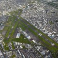 八尾空港で訓練機が滑走路に接触 画像