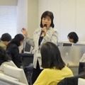 SNSカウンセラー講座で講義する「全国SNSカウンセリング協議会」の浮世満理子常務理事（全国心理業連合会提供）