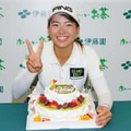 2019年「伊藤園レディスゴルフトーナメント」で誕生日を祝福された渋野日向子（撮影：岩本芳弘)