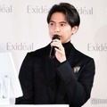 囲み取材に応じた片寄涼太 （C）モデルプレス