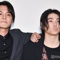 熱い友情を見せた北村匠海、村上虹郎（C）モデルプレス