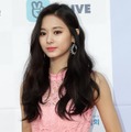 TWICEツウィ、美人母の写真公開「そっくりすぎる」「美形親子」と反響殺到 画像