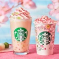 左から：花見だんご フラペチーノ、花見 さくら クリーム※画像はイメージ／提供画像