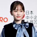 「顔ちっさ！！」前田敦子、美スタイルの私服SHOTにファンから絶賛の声「めっちゃかわいい」