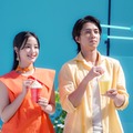 広瀬すず、山下智久／新TVCM「マックカフェ『フラッペしちゃった すいか＆パイン』」篇メイキングより（提供写真）