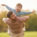 【公園で】子ども「ウサギって空飛べる？」…→子どもの純粋な質問に父親が見せた素敵な対応とは！？