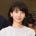 波瑠、24時間テレビドラマ『スミちゃん』オフSHOTに反響「可愛すぎます」「天使か」