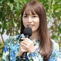 川口春奈、クールな魅力あふれるブラックコーデSHOTに反響「体のラインがきれい」「めっっっちゃ似合ってる」