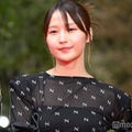 鞘師里保、スリットから美脚スラリ シースルードレスで色気溢れる【第37回東京国際映画祭】 画像