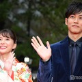 芳根京子、艷やか着物姿披露 松坂桃李とレッドカーペット華やか登場【第37回東京国際映画祭】 画像