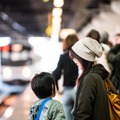 駅で、ぐずる子ども。なぜか駅員が近づいてきて…私「何事？」まさかの神対応に『驚き』『知らなかった』