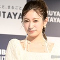 吉田朱里、ミニスカから美脚輝く “学生気分”コーデに「スタイル抜群」「憧れ」の声 画像