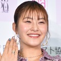 村上佳菜子、イケメン夫とのバースデーショット公開「幸せオーラ全開」「ラブラブ」と反響 画像