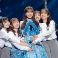 日向坂46、2度目の東京ドームライブはサプライズがてんこ盛り！卒業の加藤史帆はドレス姿で有終の美 画像