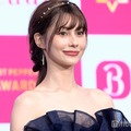 ダレノガレ明美、オーバーサイズジャケットからスラリ美脚披露「ギリギリラインがセクシー」「神スタイル」の声 画像