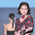 村重杏奈、美デコルテ輝くエレガントワンピで華麗なランウェイ【TGCしずおか2025】 画像