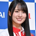黒髪の賀喜遥香（C）モデルプレス