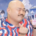 記者会見に出席しクロちゃん（C）モデルプレス