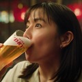 長澤まさみ「アサヒスーパードライ」新CM決定 中華料理店でビール嗜む 画像