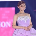 しなこ、美デコルテ披露ドレス姿で印象ガラリ「TGC」初ランウェイ前の美容医療施術明かす【TGC2025S/S】 画像