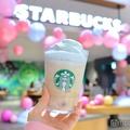 スタバ新作「春空 ミルクコーヒー フラペチーノ」史上初の味が変わる限定フラペを体験！＜試飲レポ＞ 画像