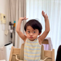 おばたのお兄さん「どんどん僕に似てきている」1歳息子の近影SHOTに反響「パパそっくり」「凄く可愛い」